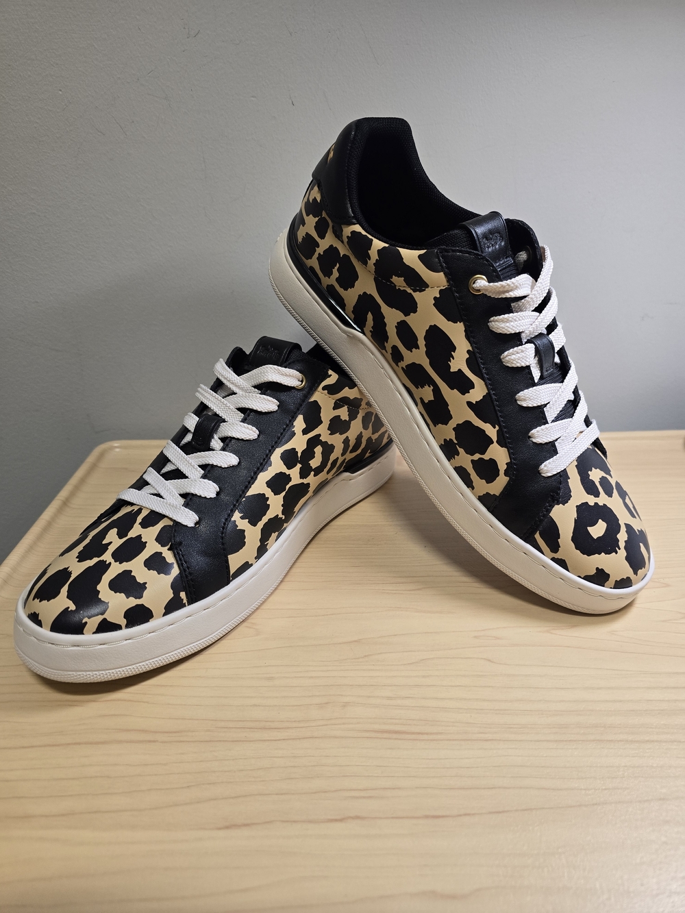 COACH CO337 Leopard Print Low Top Women's Sneakers Size 9B EUC
